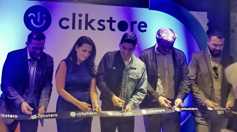 Corte de listón de la primer tienda Clikstore en México